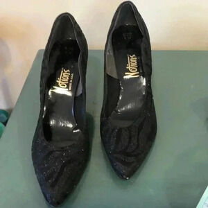 Vintage Notions black high heels with glitter. Perfect for a festive occasion!